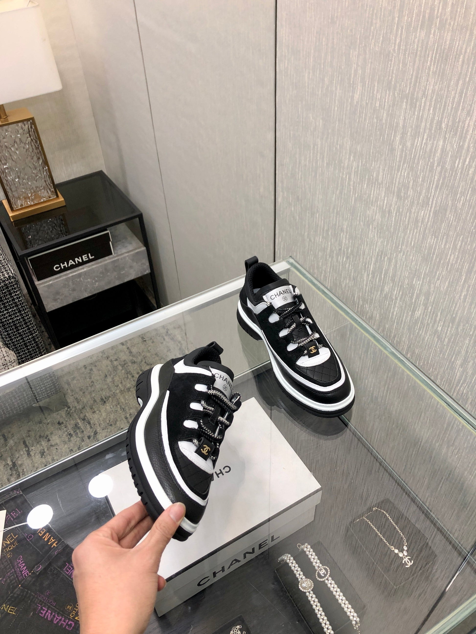 LOW TOP CASUAL SHOES IN BLACK MIX WHITE LAMBSKIN AND SUEDE
