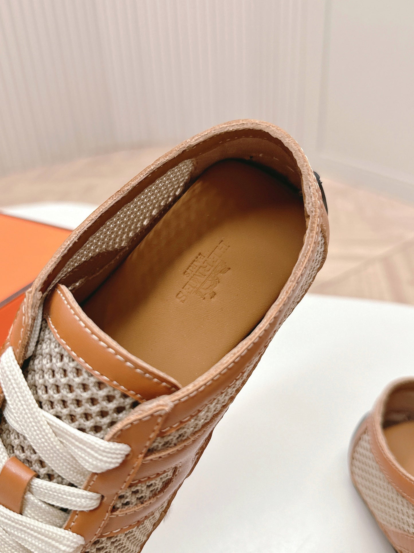 KIGA SNEAKER IN WHITE CROCHET KNIT AND BRONZE BROWN CALFSKIN
