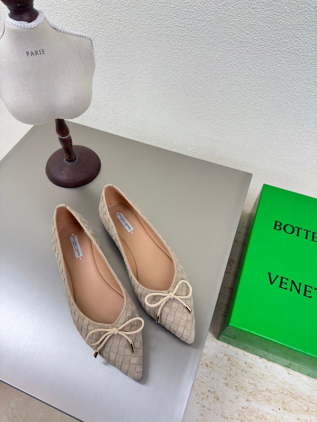 BALLET FLAT IN LIGHT BROWN INTRECCIATO SUEDE WITH BOW