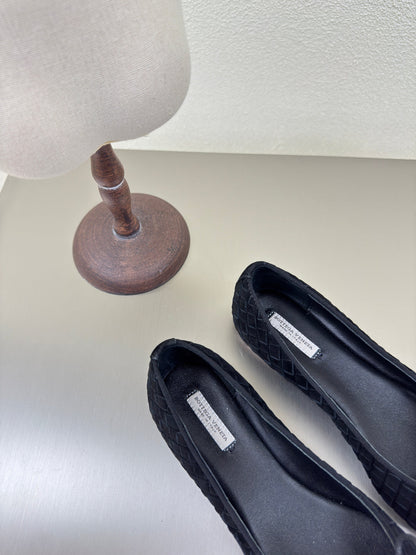 BALLET FLAT IN BLACK INTRECCIATO SUEDE WITH BOW
