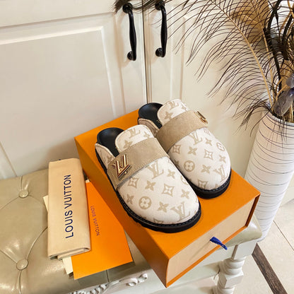 COSY FLAT COMFORT CLOG IN BEIGE MONOGRAM FABRIC