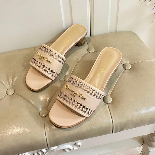 DWAY HEELED SLIDE IN CAMEL BEIGE CALFSKIN WITH GOLD LOGO