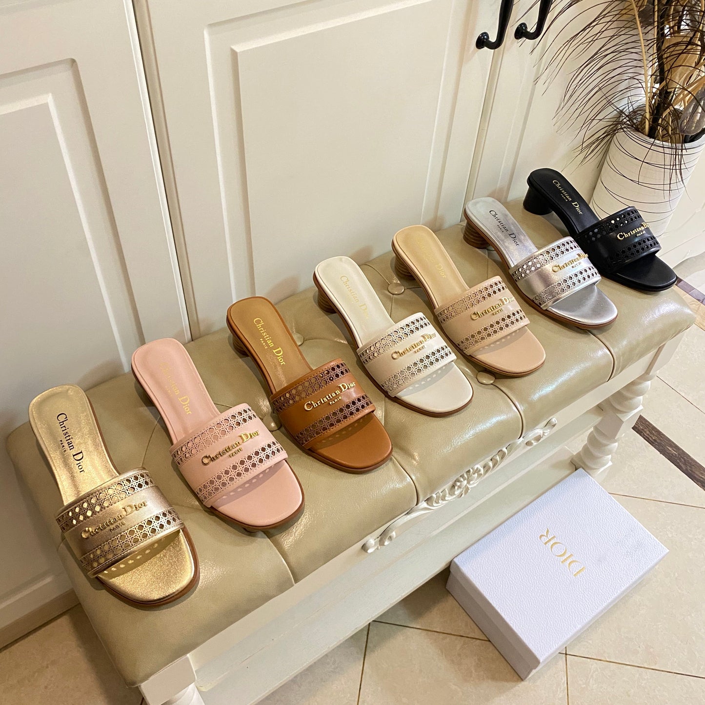 DWAY HEELED SLIDE IN SILVER CALFSKIN WITH GOLD LOGO