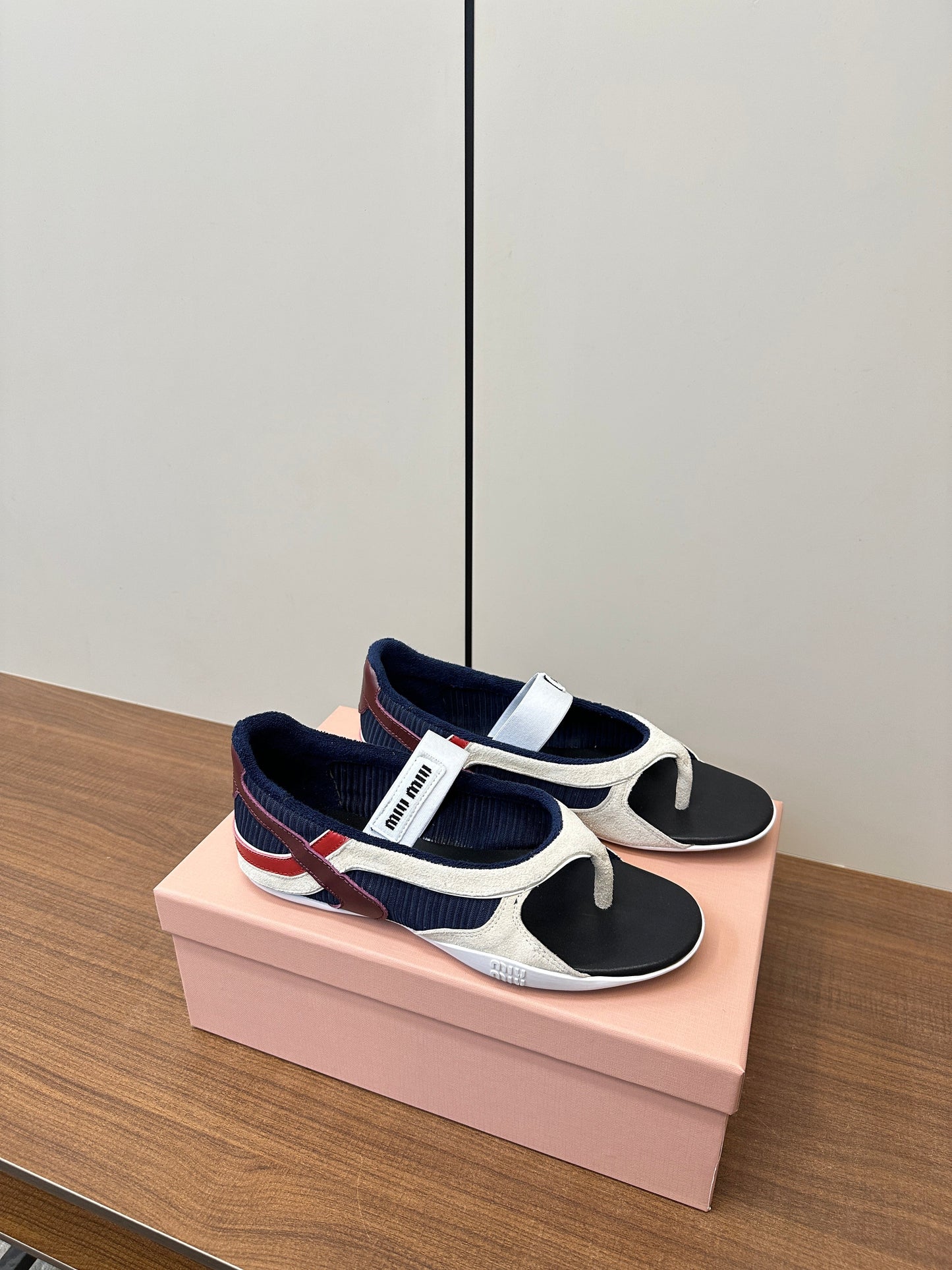 THONG SANDALS IN WHITE SUEDE MIX NAVY TECH FABRIC