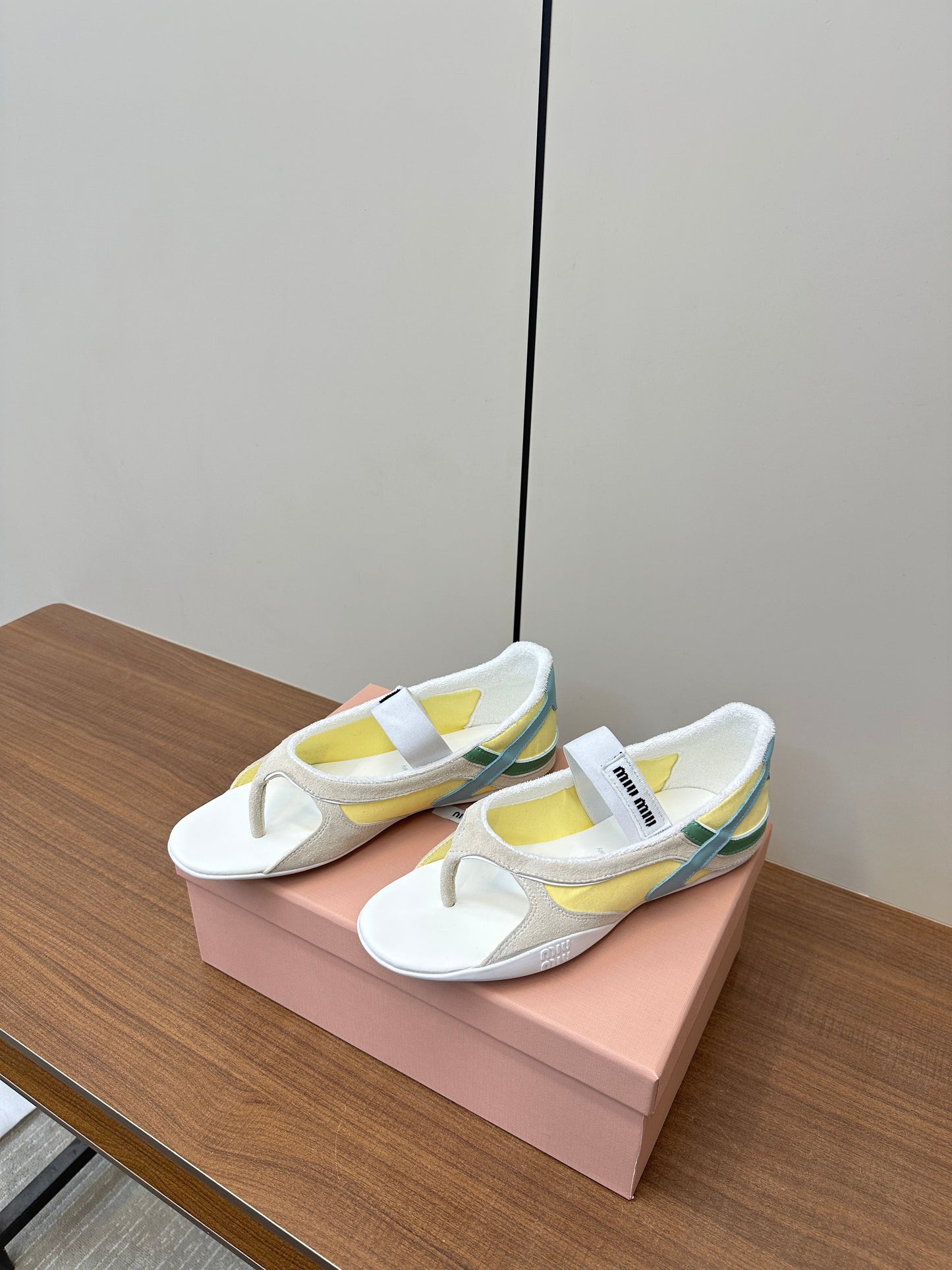 THONG SANDALS IN BEIGE SUEDE MIX YELLOW TECH FABRIC