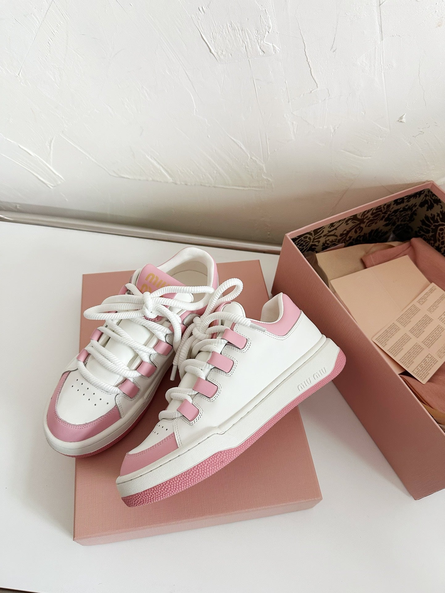 SNEAKERS SIMPLE DESIGN IN PINK MIX WHITE SHEEPSKIN