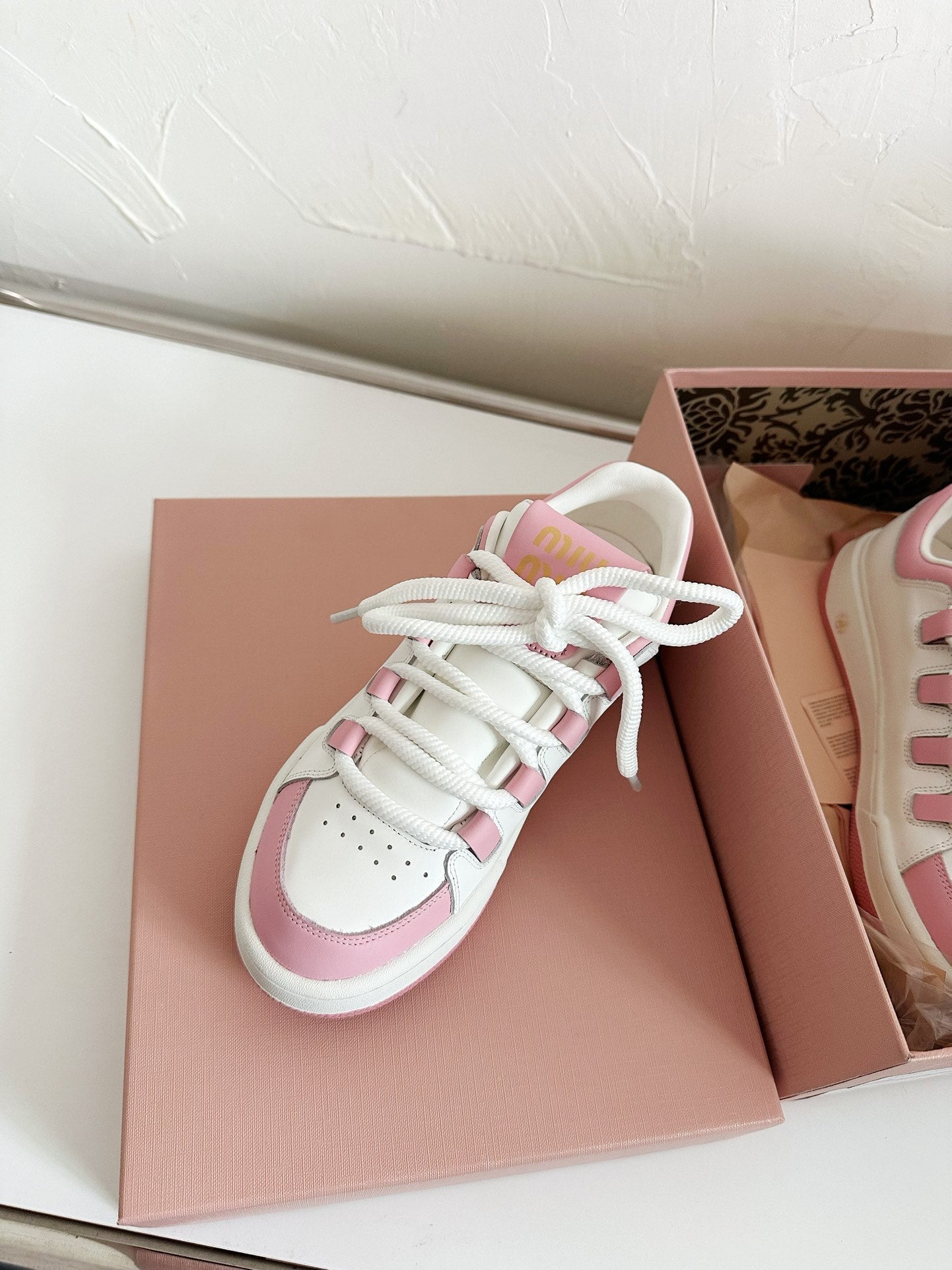 SNEAKERS SIMPLE DESIGN IN PINK MIX WHITE SHEEPSKIN