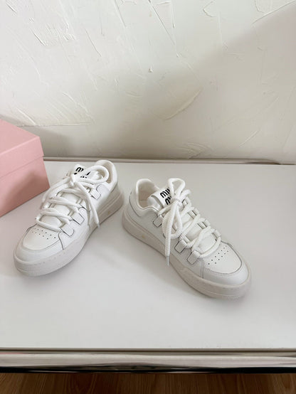 SNEAKERS SIMPLE DESIGN IN WHITE SHEEPSKIN