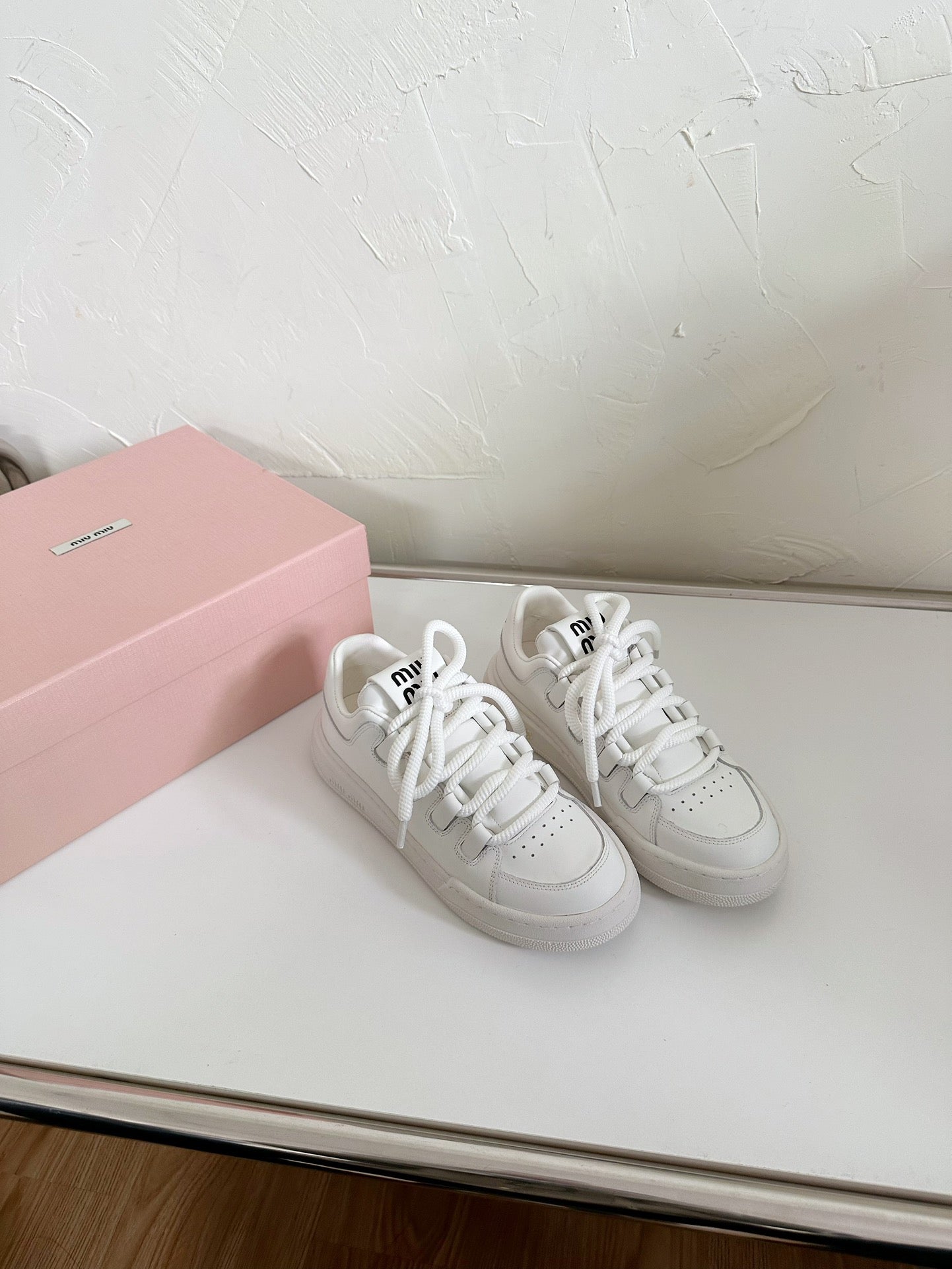 SNEAKERS SIMPLE DESIGN IN WHITE SHEEPSKIN
