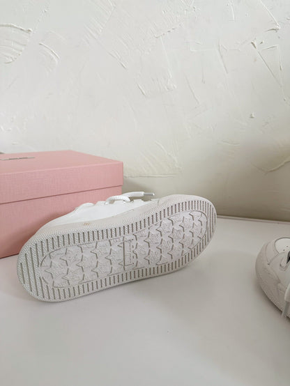 SNEAKERS SIMPLE DESIGN IN WHITE SHEEPSKIN