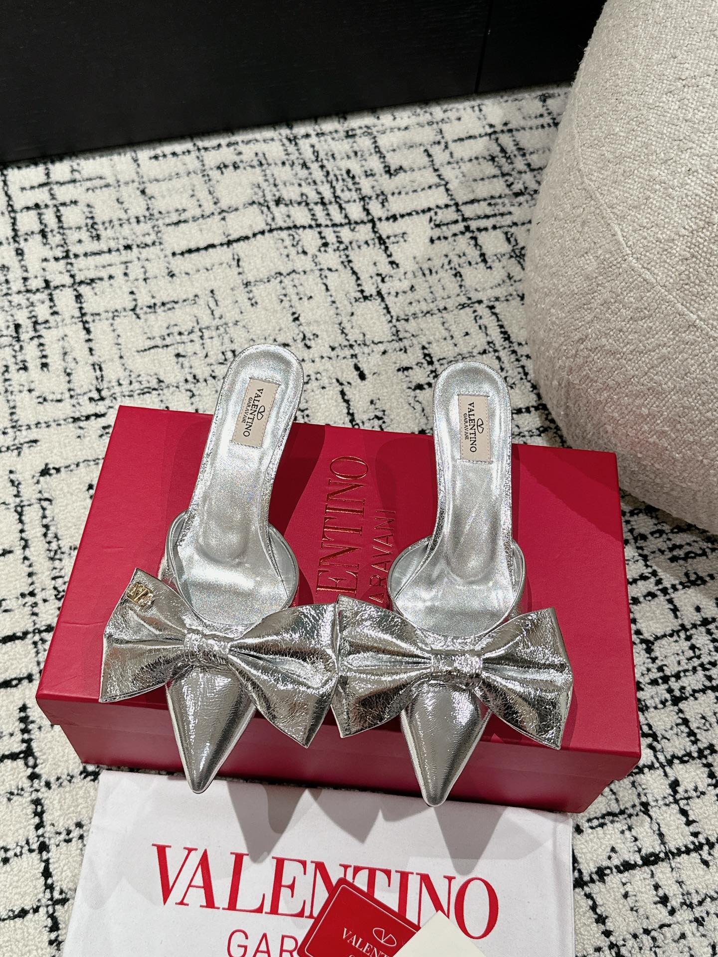 HIGH MULE IN SILVER LAMBSKIN