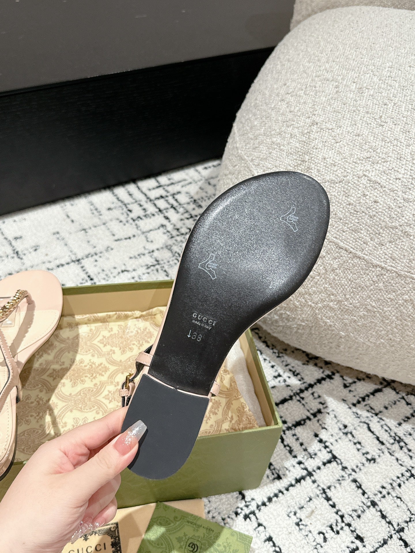 THONG SANDAL IN ALMOND BEIGE CALFSKIN WITH GOLD HARDWARE