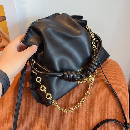 LOE 29 FLAMENCO CLUTCH IN BLACK NAPPA CALFSKIN