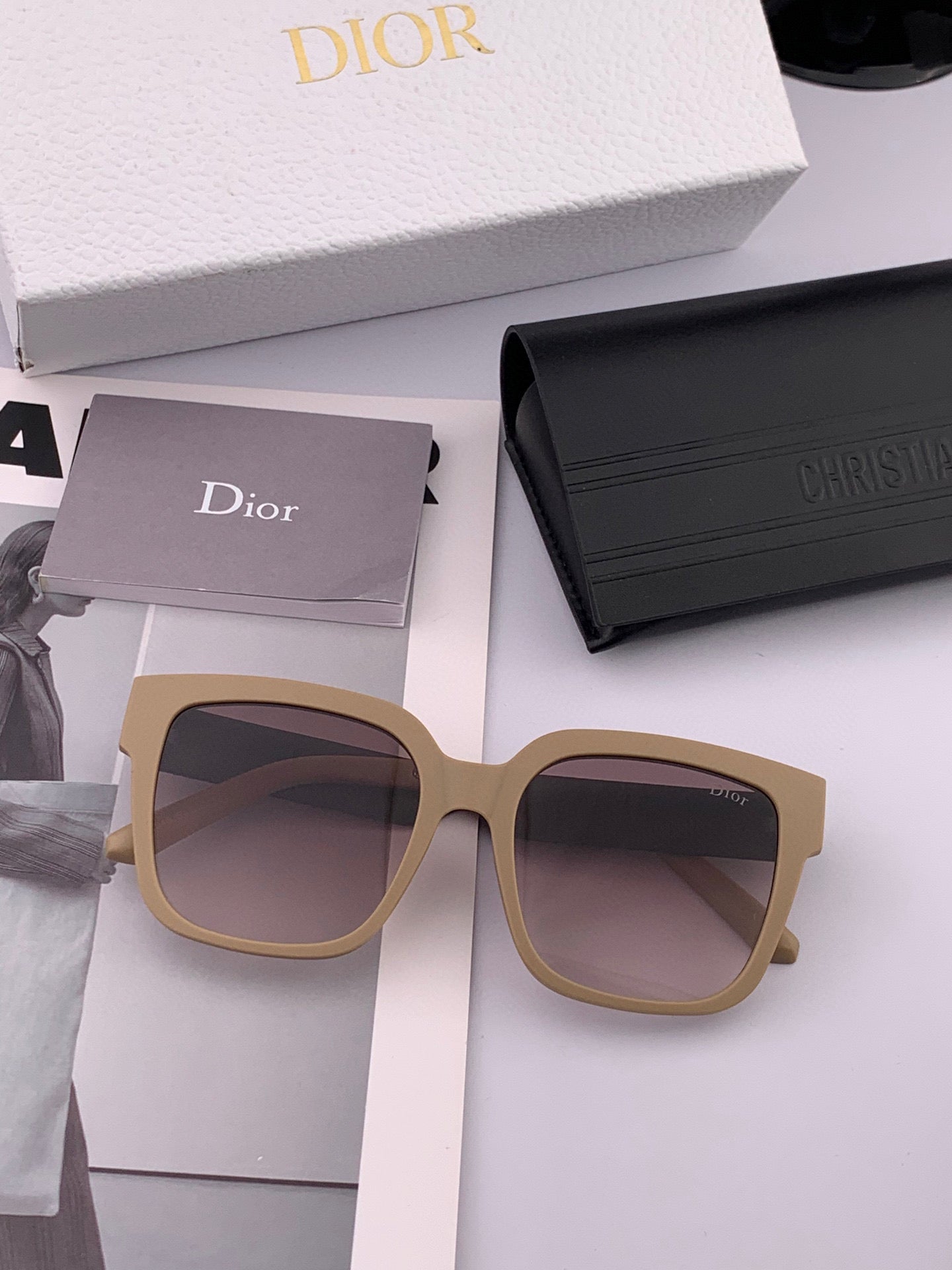 MONTAIGNE SUNGLASS D8304 IN ACETATE