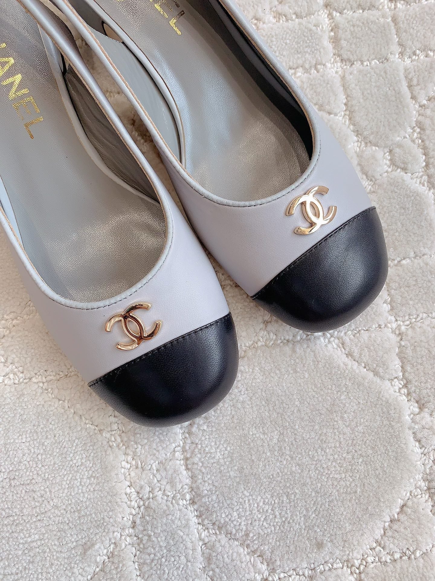 SLINGBACKS IN SLATE GREY MIX BLACK SHEEPSKIN