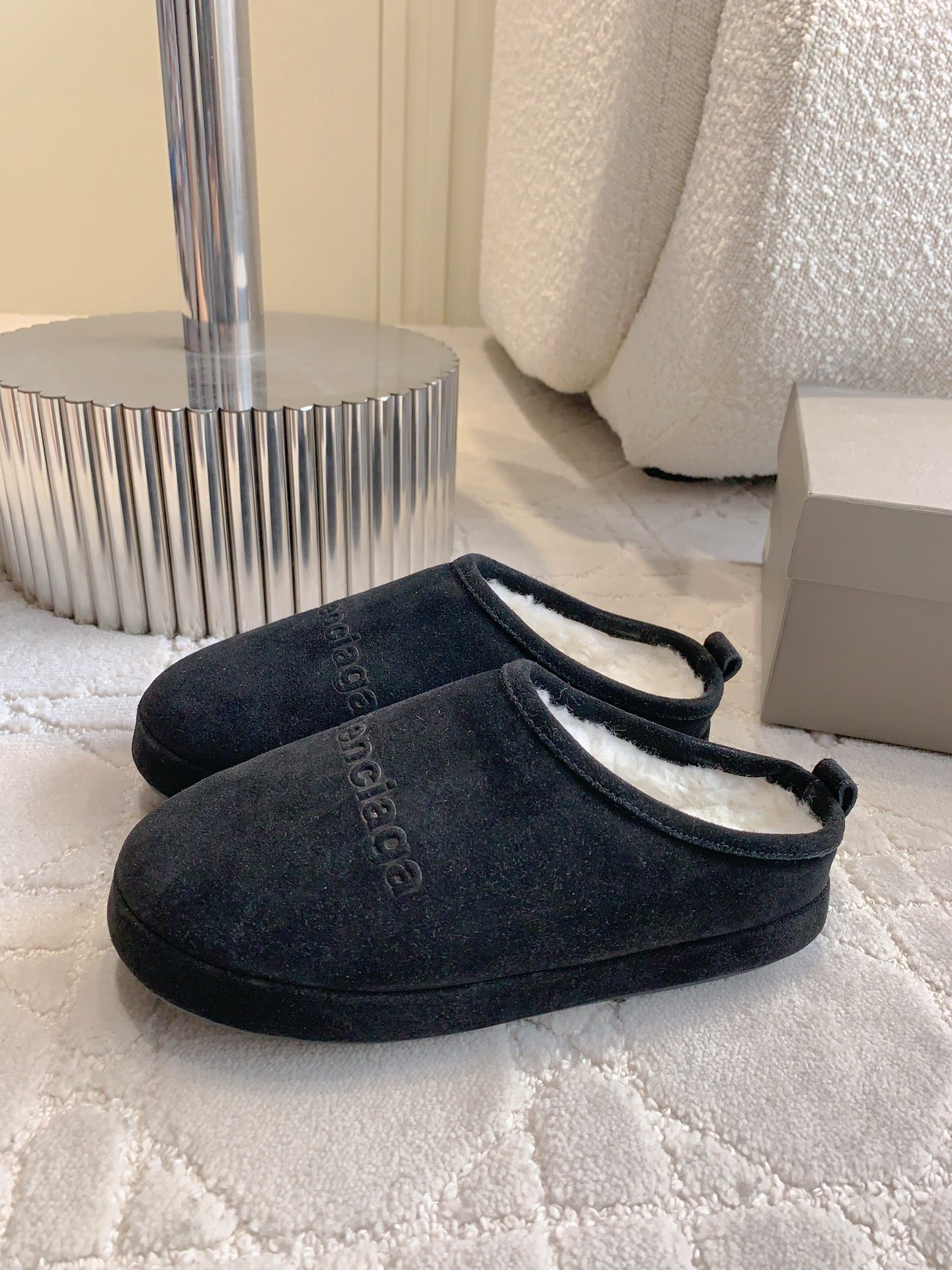 ALASKA SLIPPER IN BLACK SUEDE