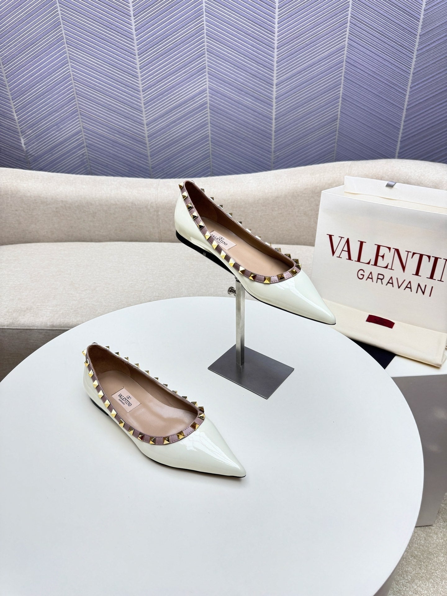 ROCKSTUD FLAT PUMP IN WHITE CALFSKIN