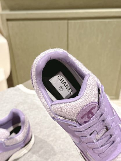 TRAINERS IN LIGHT PURPLE SUEDE AND CALFSKIN