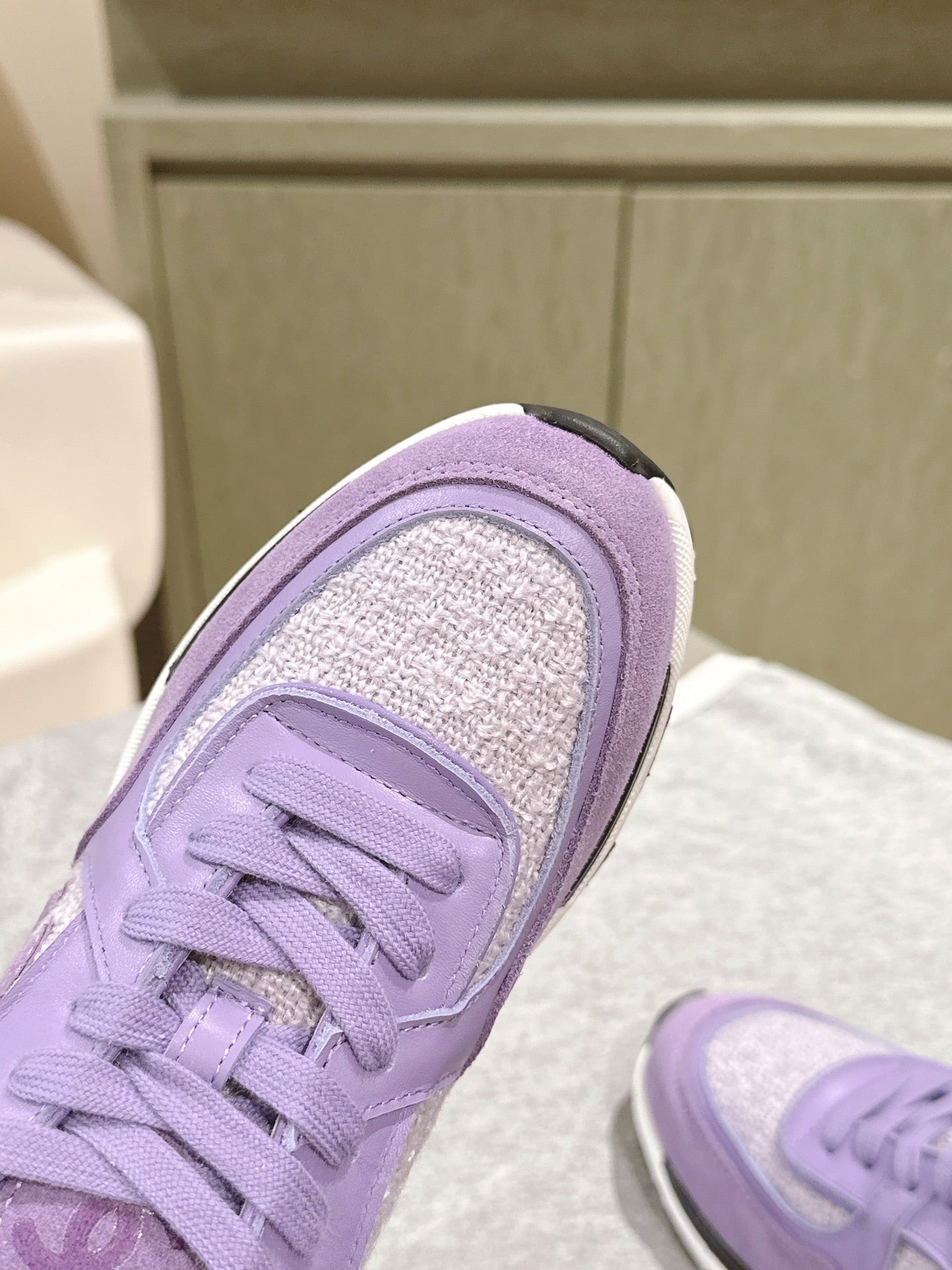 TRAINERS IN LIGHT PURPLE SUEDE AND CALFSKIN