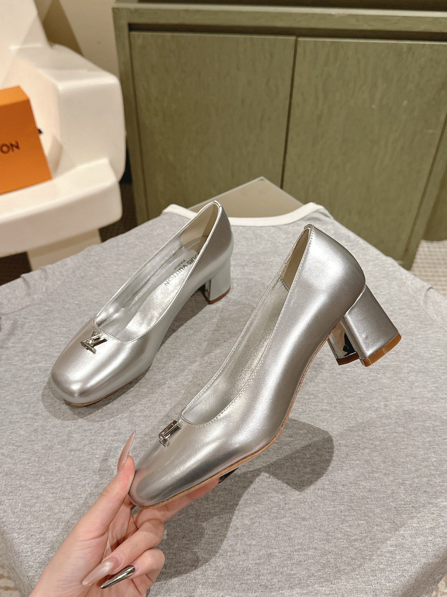 SWING HIGH PUMP 55 MM IN SILVER PATENT CALFSKIN