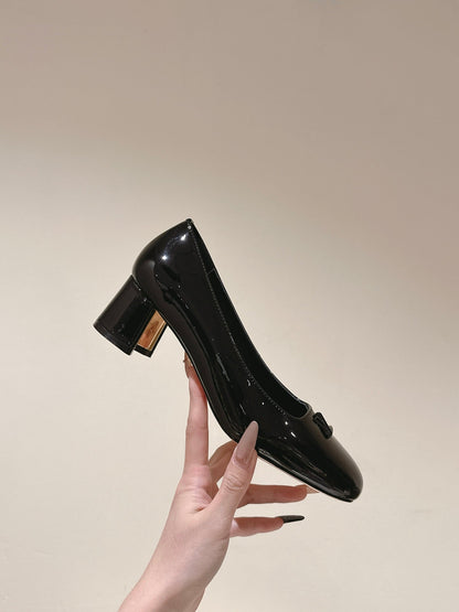 SWING HIGH PUMP 55 MM IN BLACK PATENT CALFSKIN