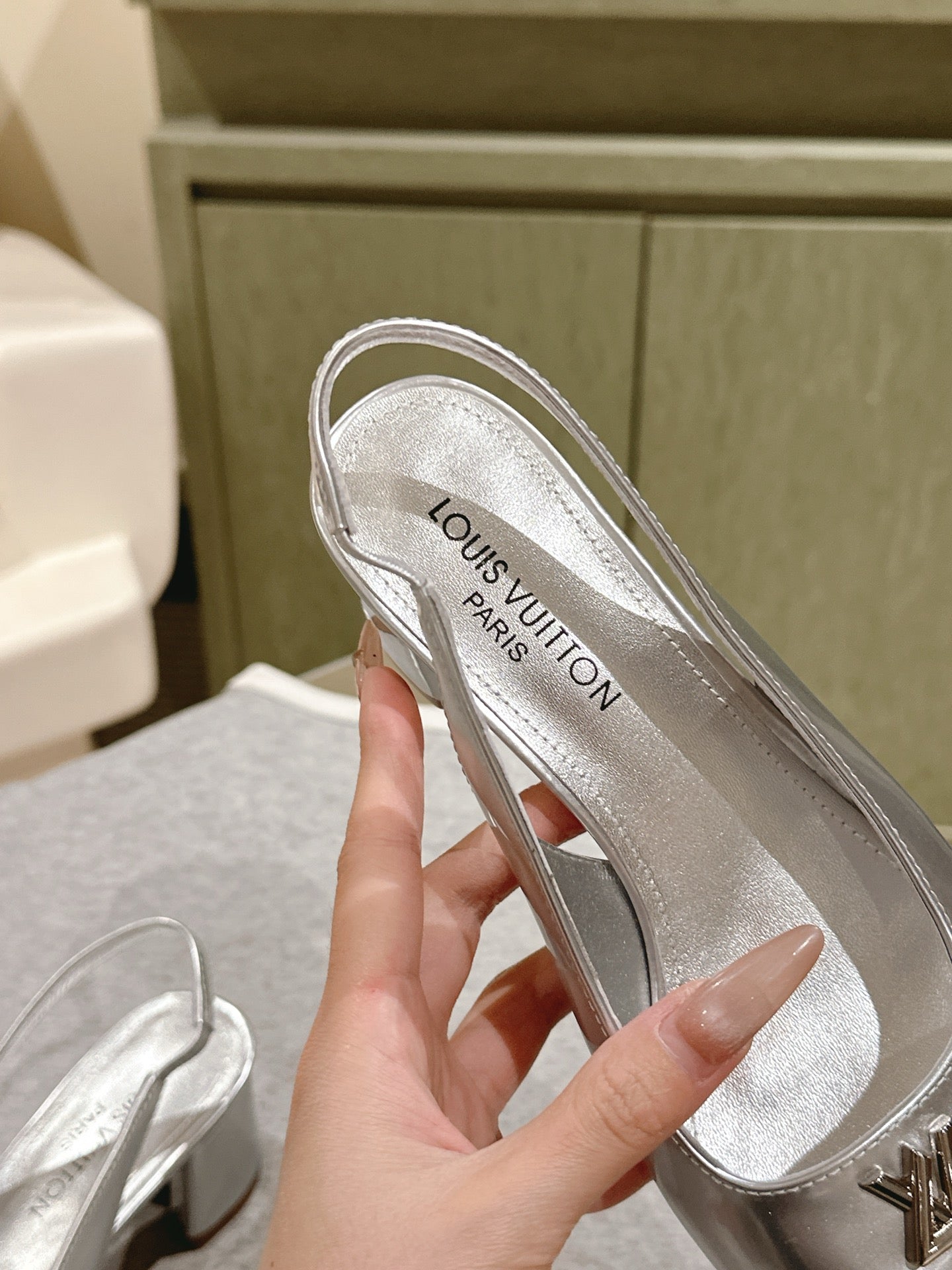 SWING SLINGBACK PUMP 55 MM IN SILVER CALFSKIN