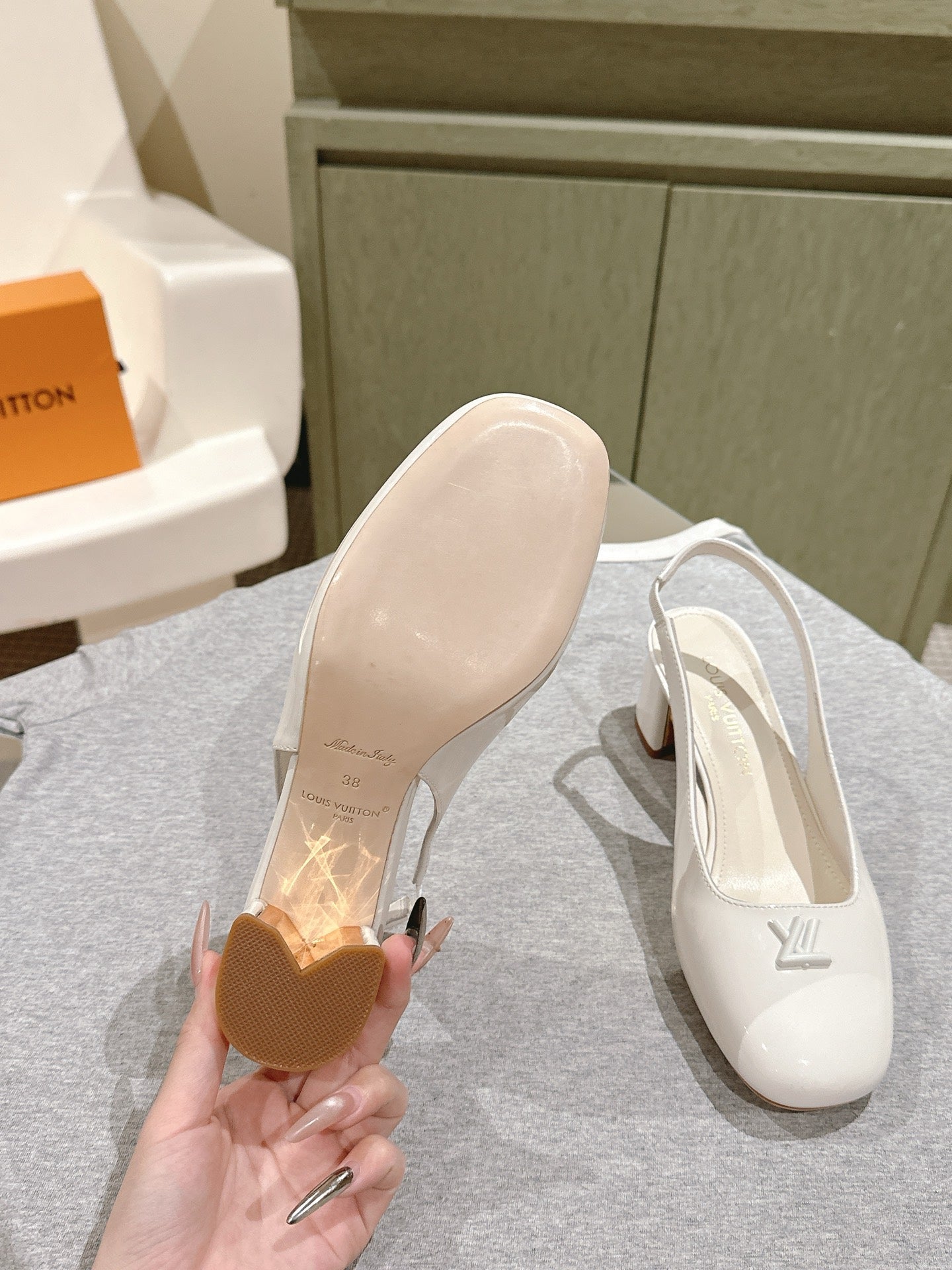 SWING SLINGBACK PUMP 55 MM IN WHITE PATENT CALFSKIN