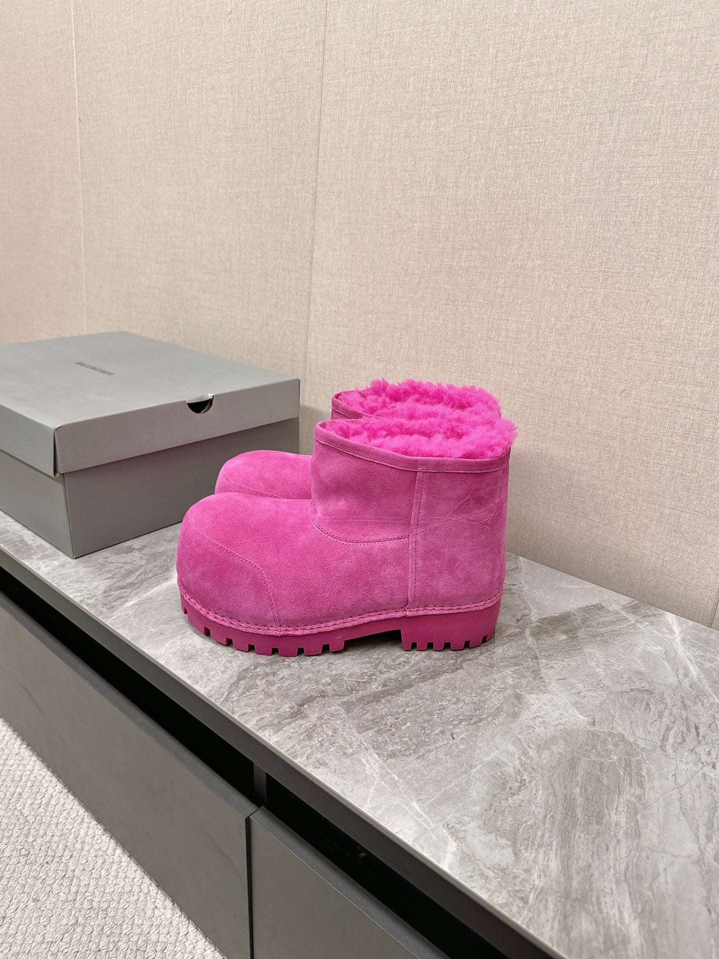 ALASKA BOOTIE IN DEEP PINK SUEDE AND WOOL LINING