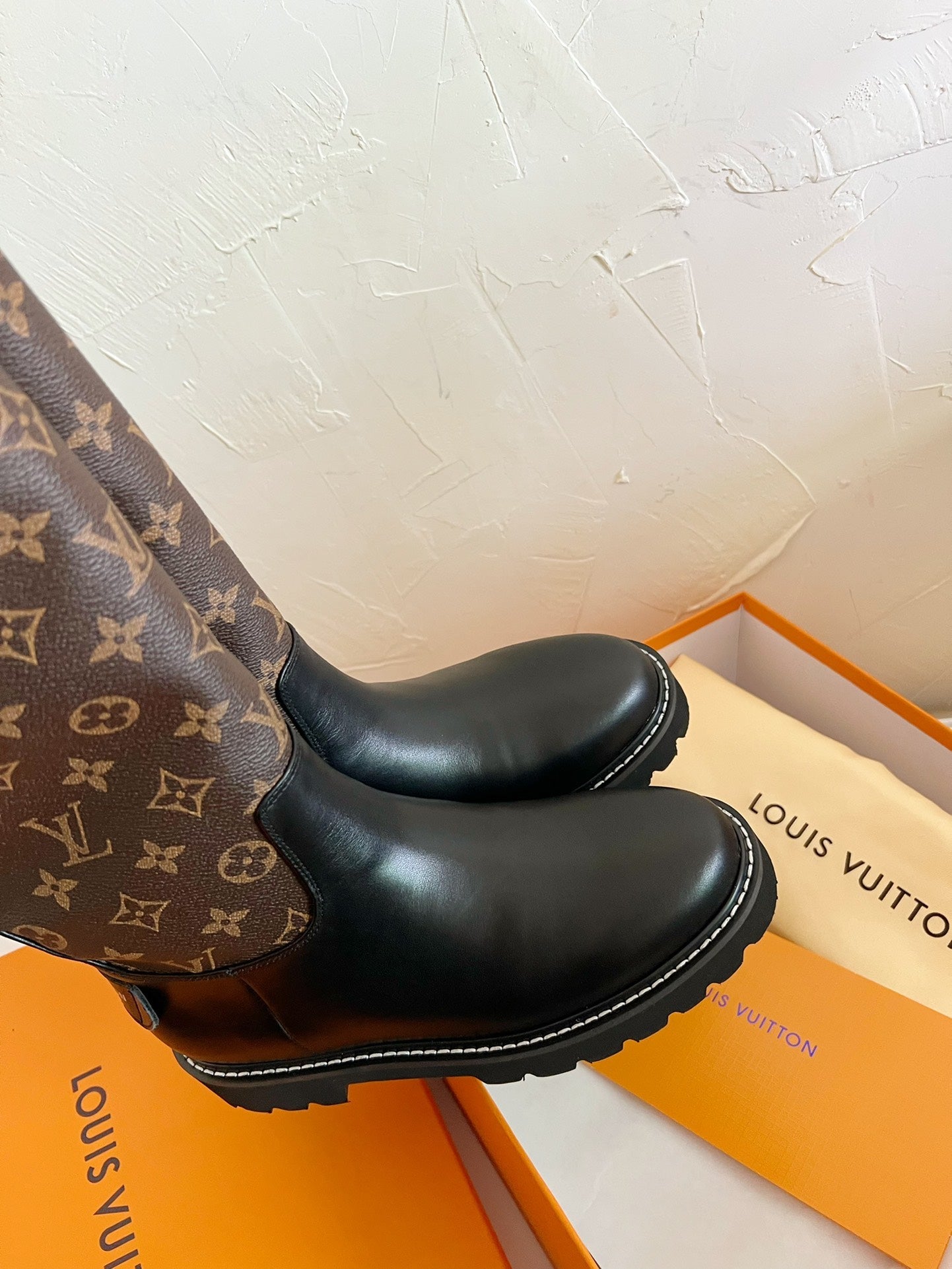 TERRITORY FLAT HIGH BOOT IN BLACK MIX CHOCOLATE BROWN MONOGRAM CALFSKIN