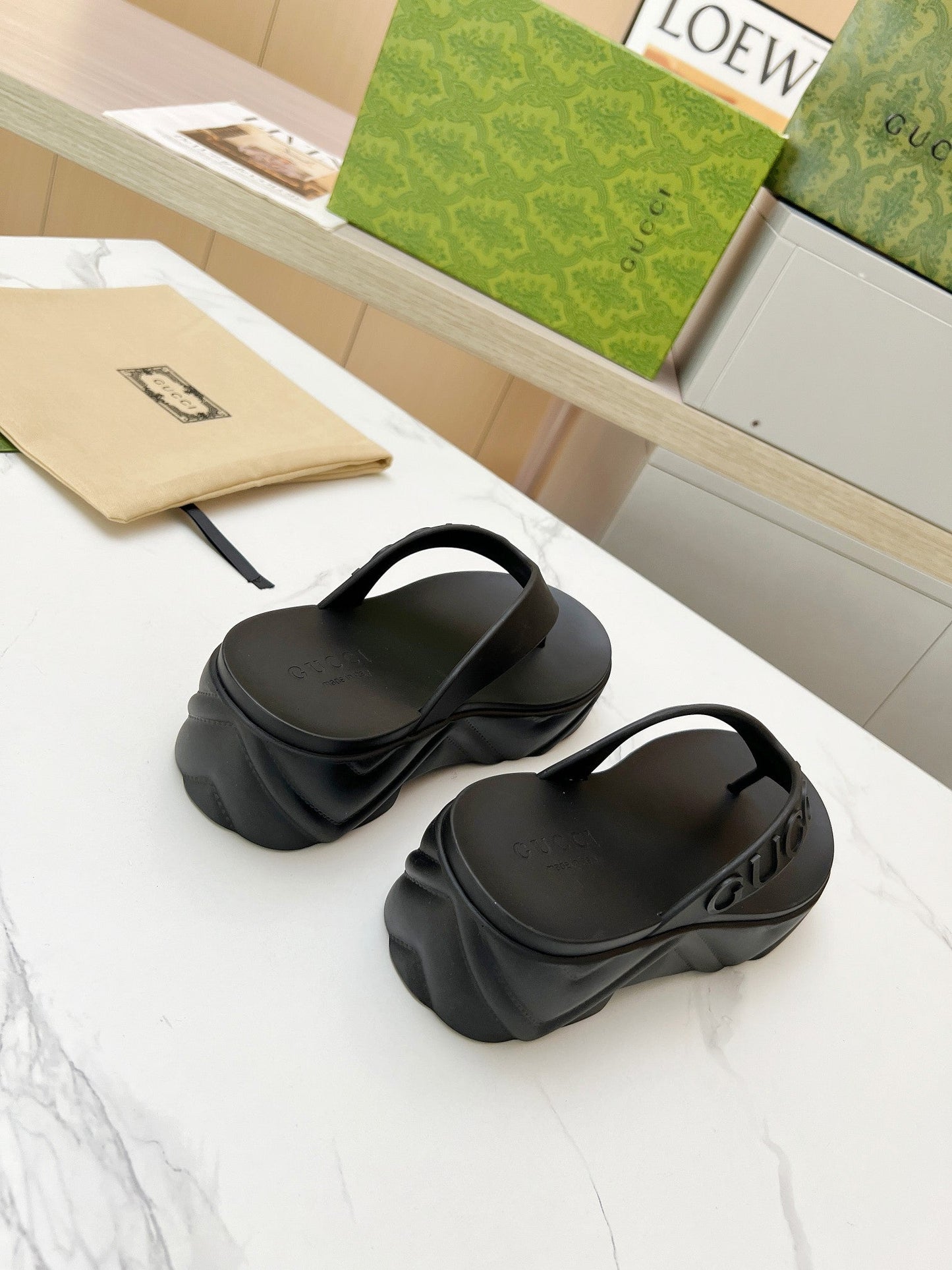 THONG PLATFORM IN BLACK IMPORTED TPU