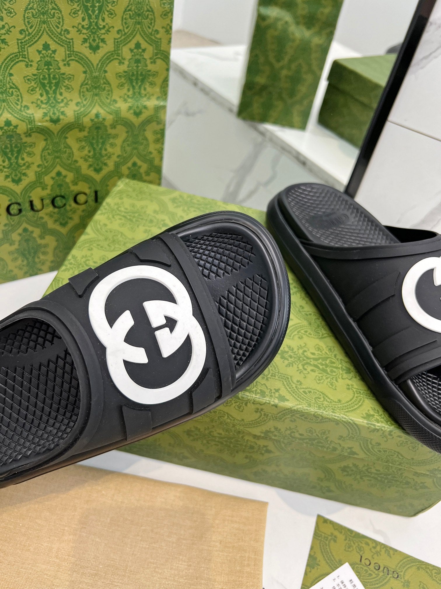 PLATFORM SLIPPERS IN BLACK IMPORTED TPU