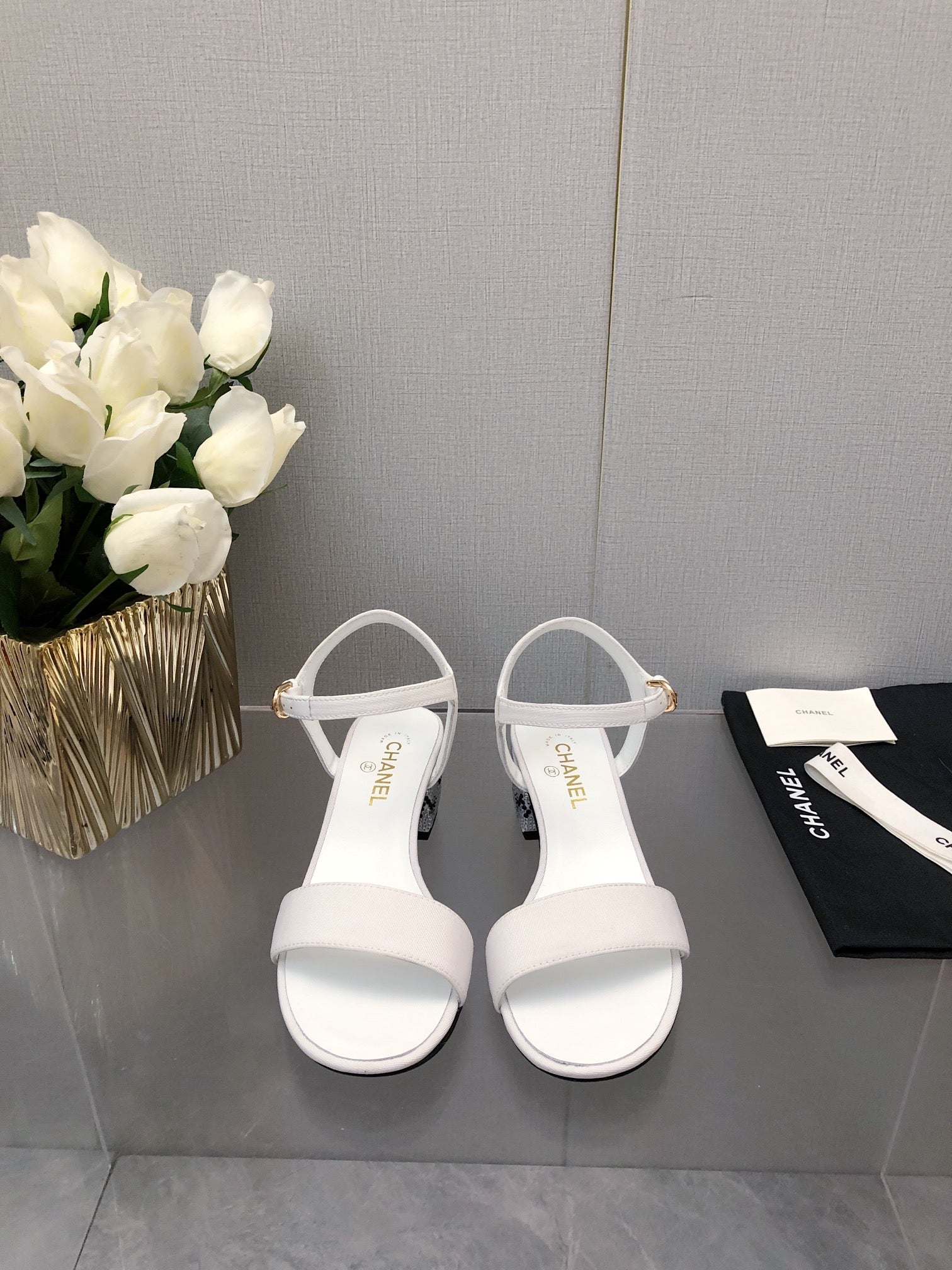 BLOCK HEEL WITH CRYSTAL 5 CM SANDAL IN WHITE FABRIC