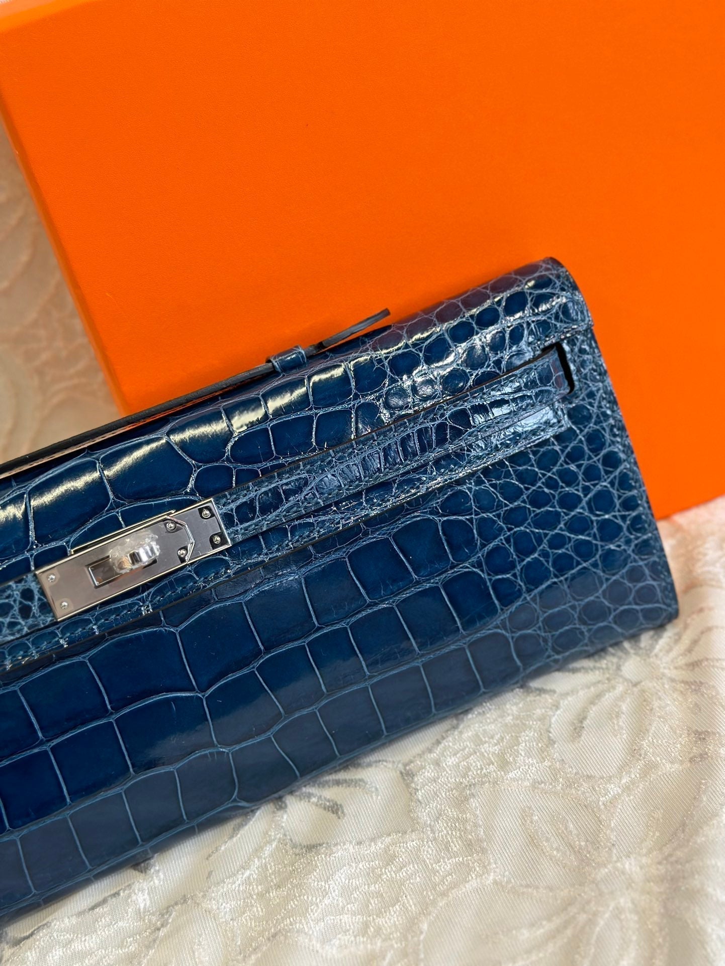 KELLY CUT 31 IN NAVY BLUE SHINNY ALLIGATOR LEATHER WITH SILVER HARDWARE