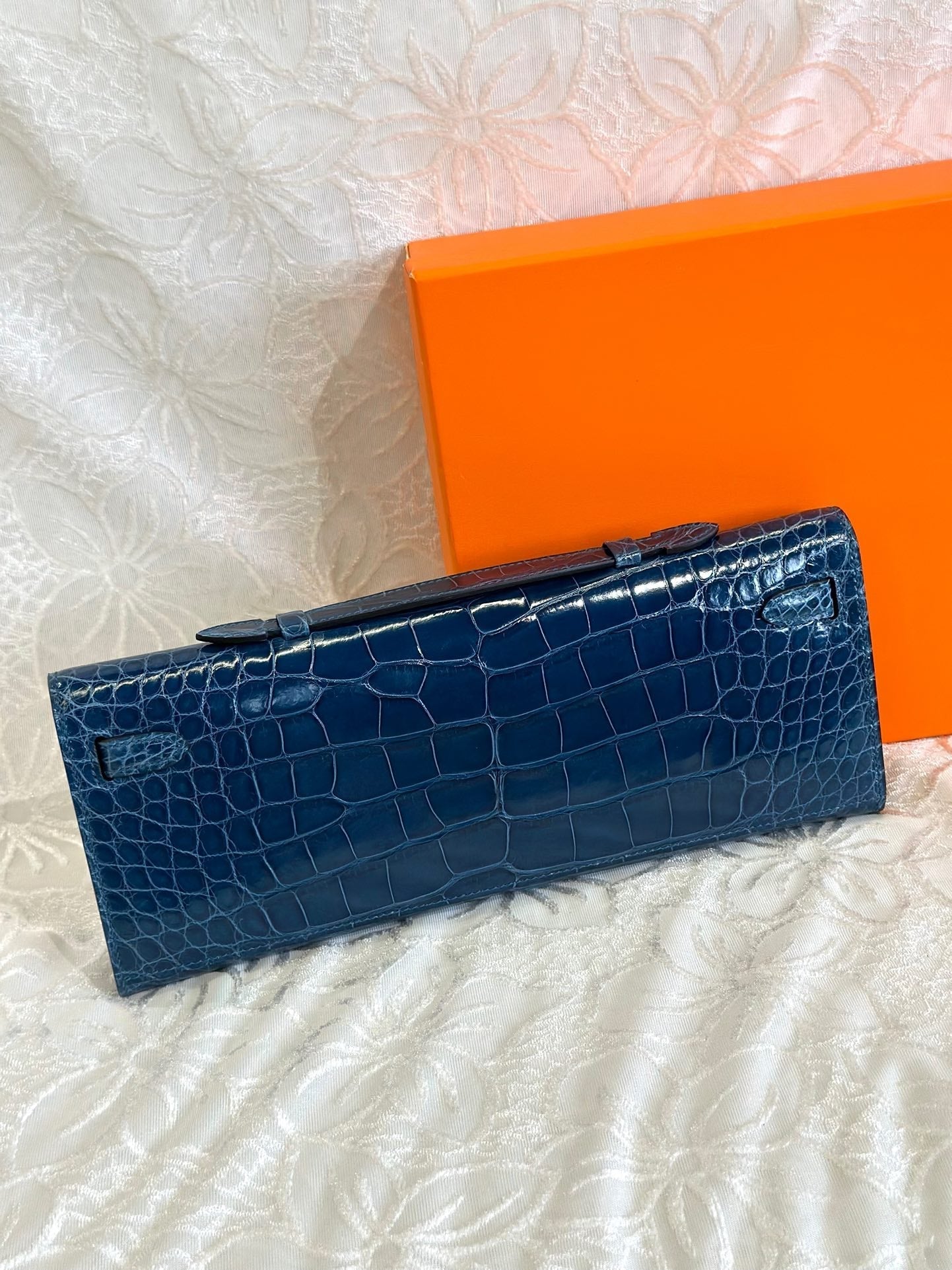 KELLY CUT 31 IN NAVY BLUE SHINNY ALLIGATOR LEATHER WITH SILVER HARDWARE