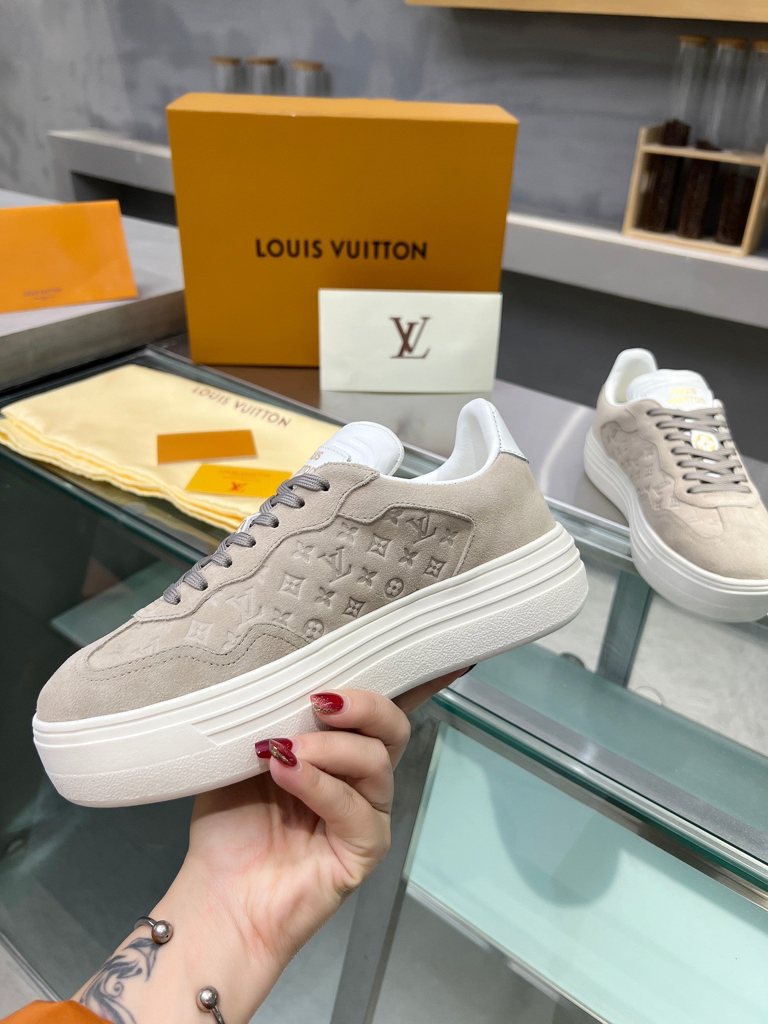 LV WOMEN GROOVY PLATFORM IN CAMEL BROWN EMBOSSED SUEDE