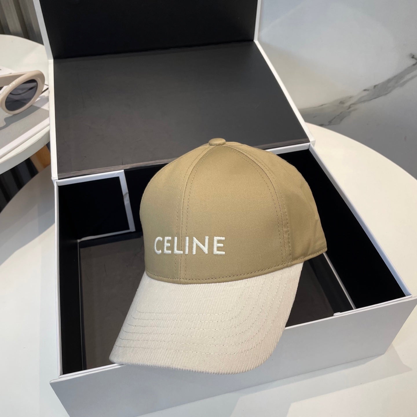 BASEBALL CAP MODEL 652408 IN OLIVE GREEN AND WHITE FABRIC