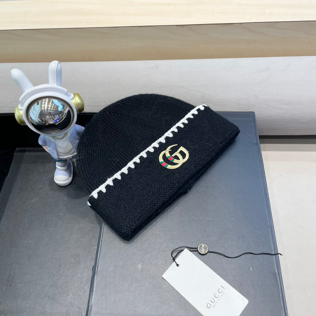 BEANIE HAT IN BLACK WOOL 416413