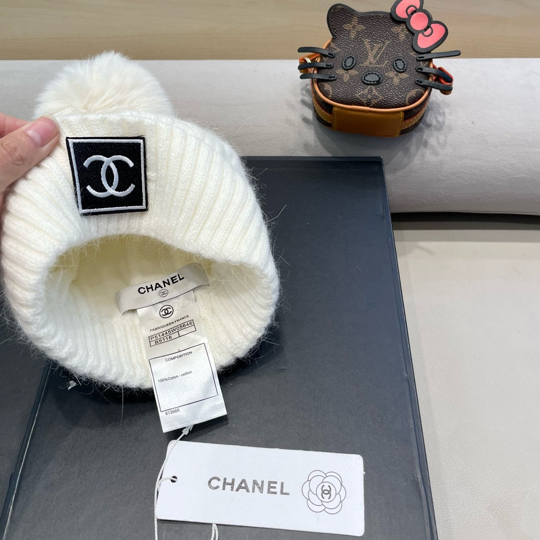 BEANIE HAT IN WHITE WOOL 422176
