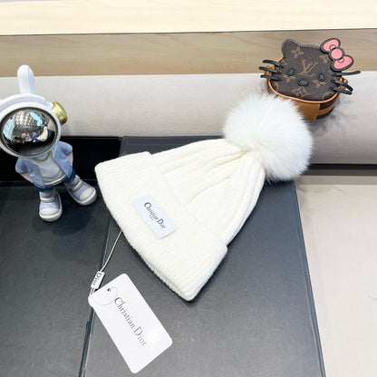 KNITTED BEANIE HAT IN WHITE WOOL AND FOX FUR 435031