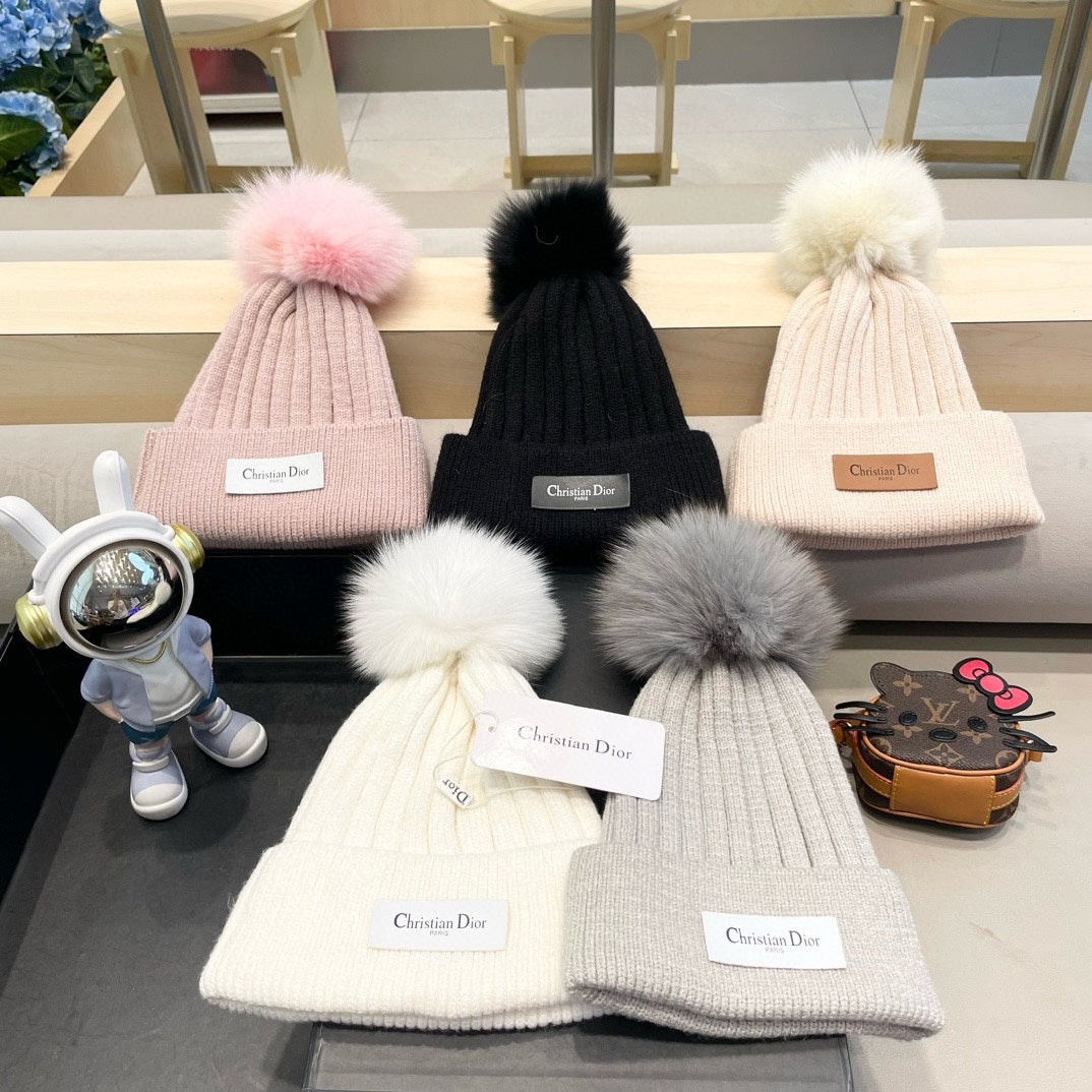 KNITTED BEANIE HAT IN LIGHT PINK WOOL AND FOX FUR 435032