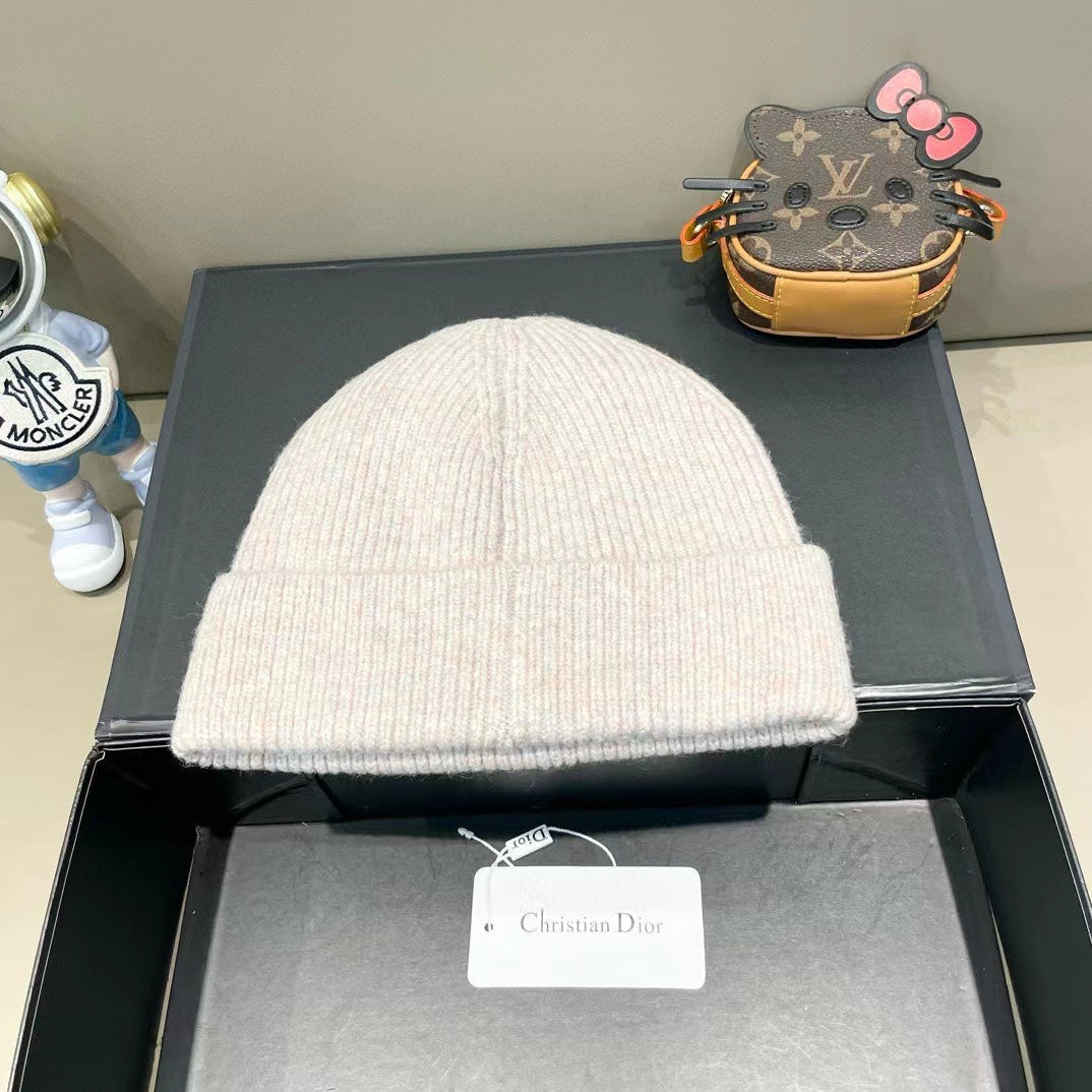 KNITTED BEANIE HAT IN LIGHT BEIGE WOOL AND RABBIT FUR 439679