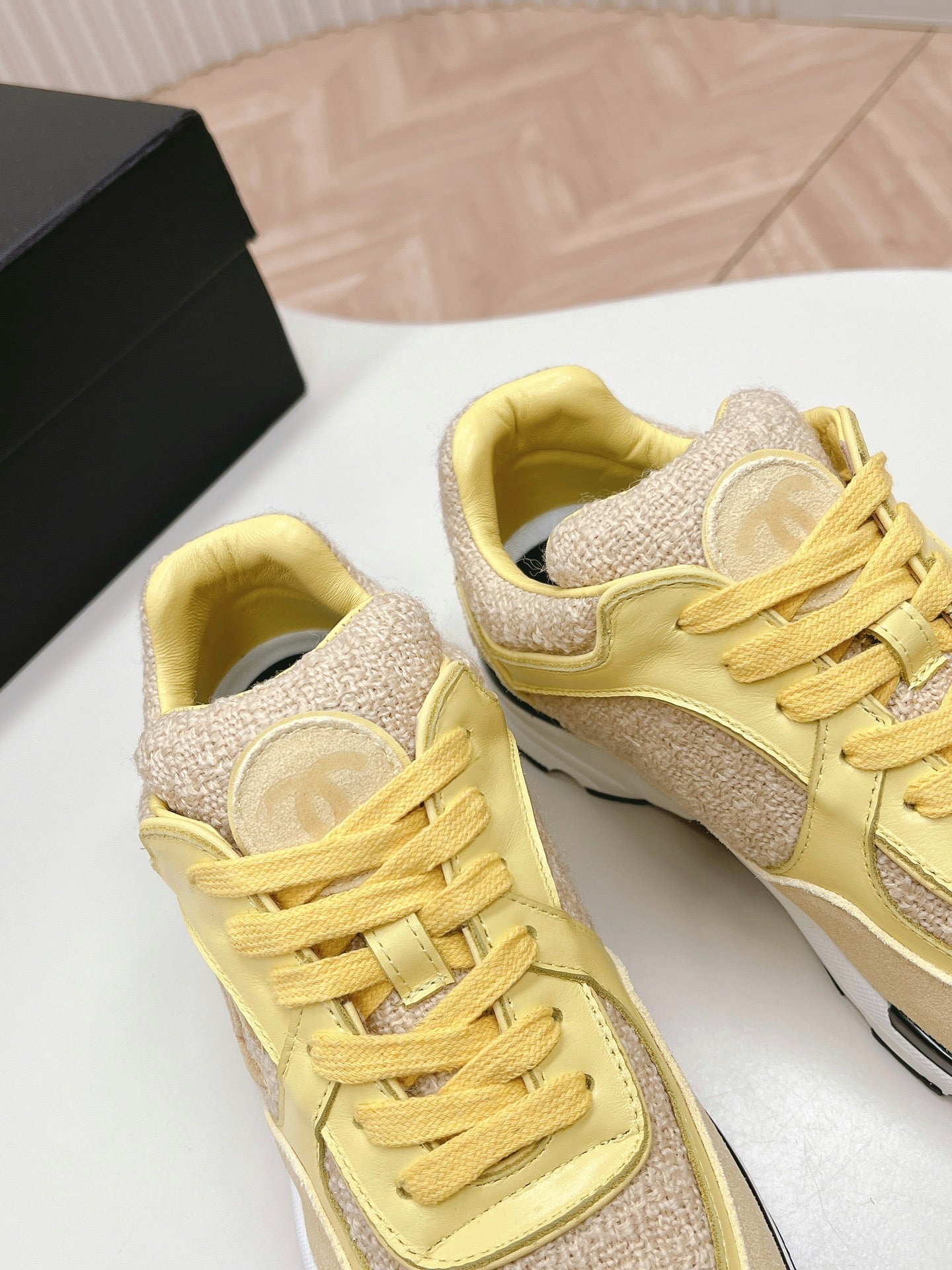 TRAINERS IN LIGHT YELLOW SUEDE AND CALFSKIN
