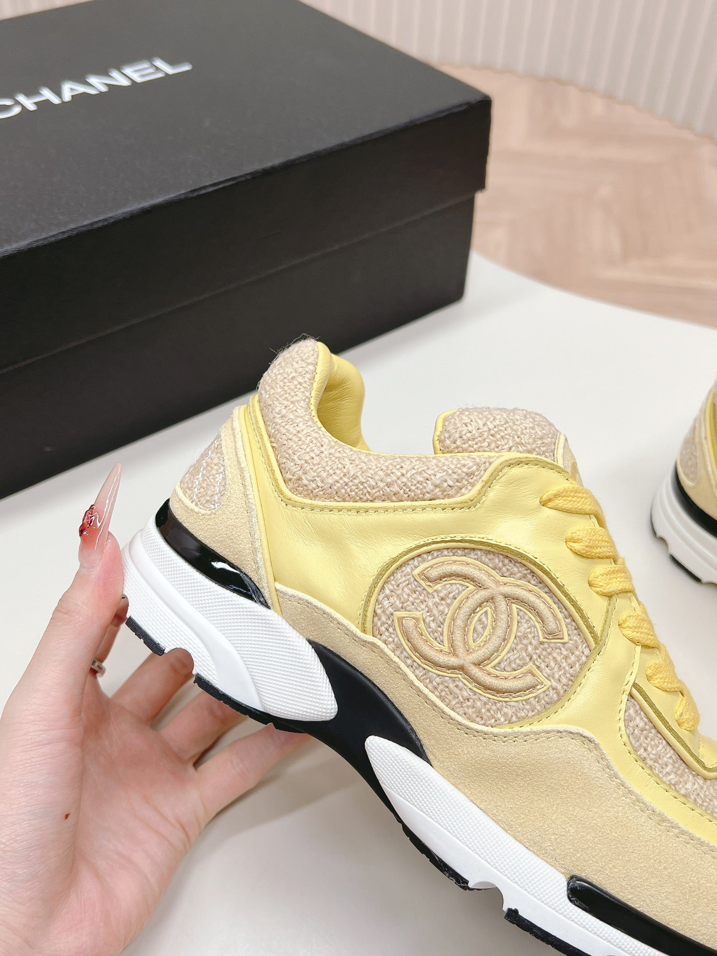 TRAINERS IN LIGHT YELLOW SUEDE AND CALFSKIN