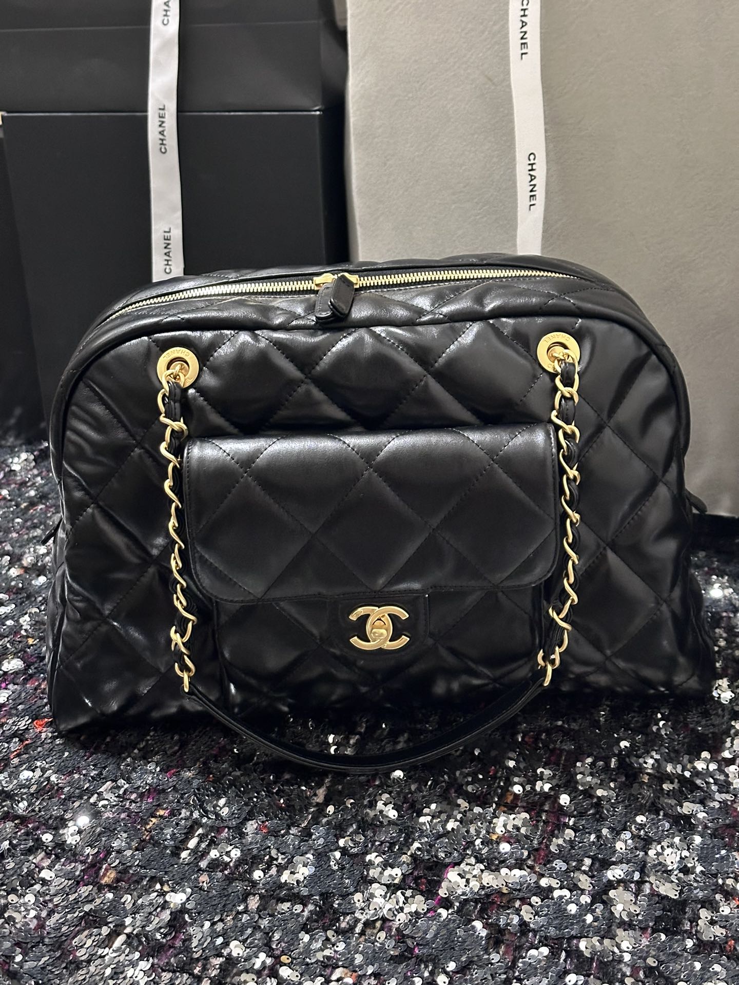 BOWLING BAG 44 IN BLACK SOFT LAMBSKIN GOLD HARDWARE