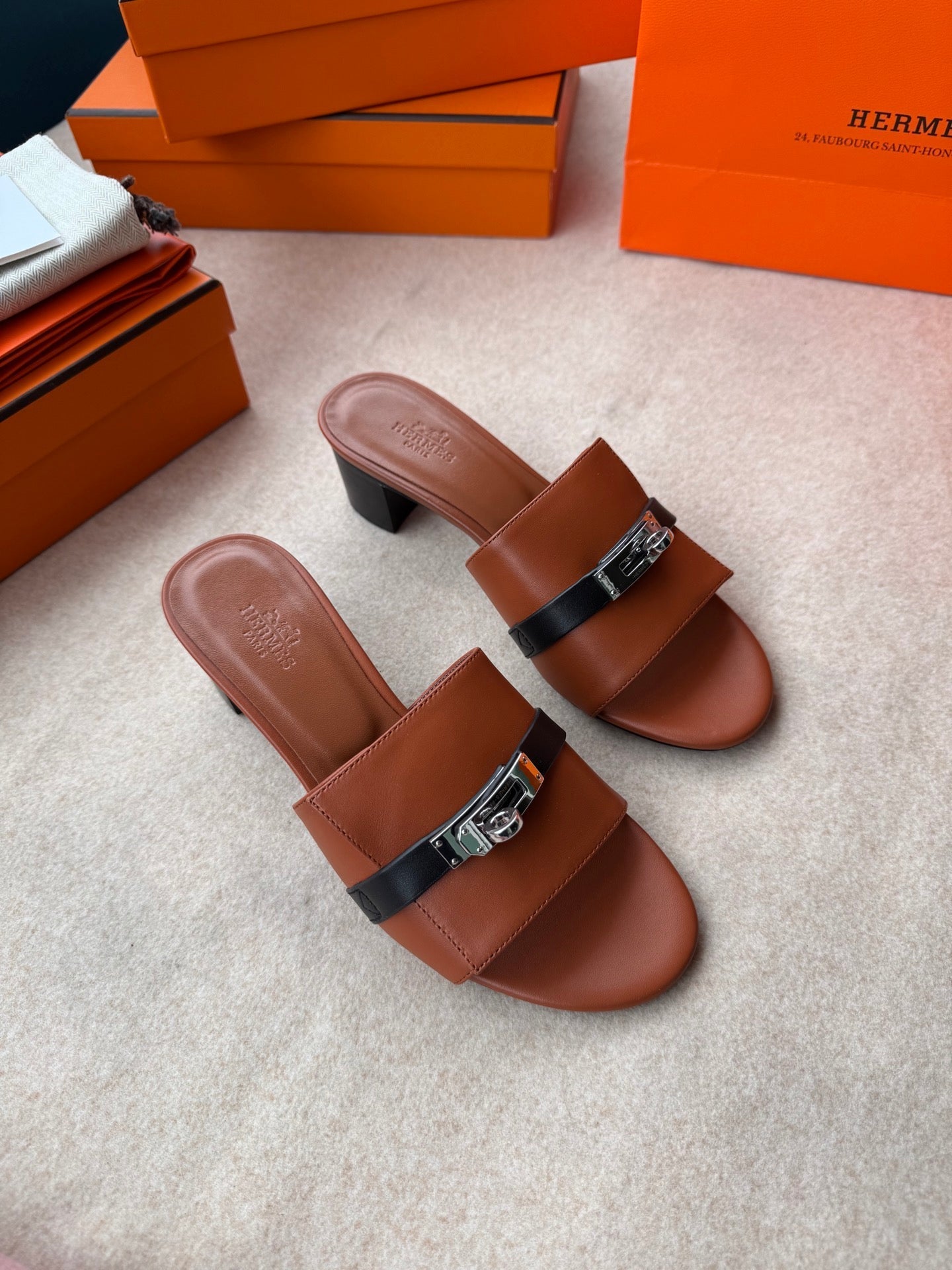HIGH MULES IN BRONZE BROWN MIX BLACK CALFSKIN