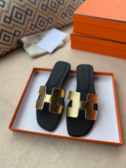 0RAN SANDALS IN LIGHT GOLD CALFSKIN