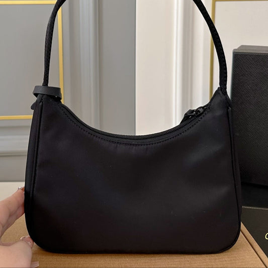 HOBO RE-EDITION BAG 22 IN BLACK RE-NYLON
