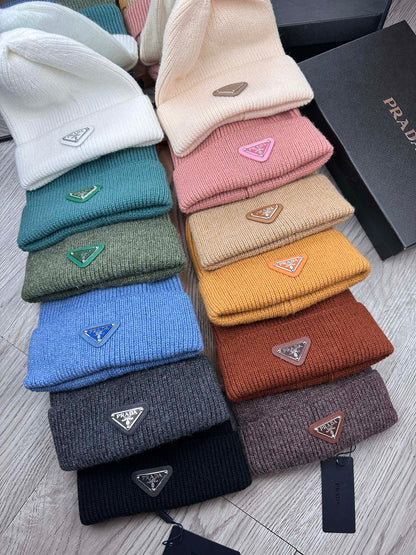 BEANIE HAT IN BRUNETTE BROWN WOOL 332399