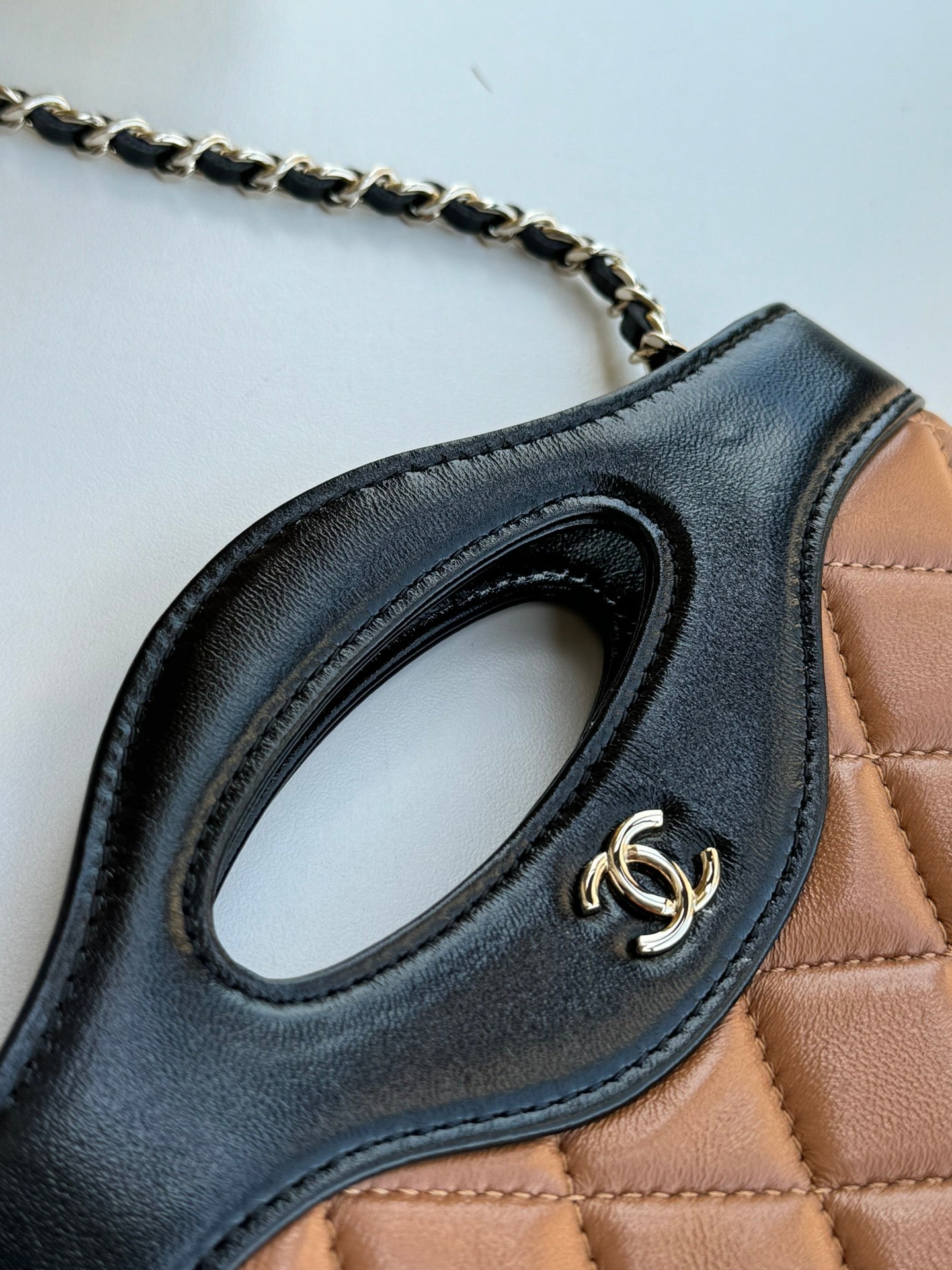 MINI SHOPPING BAG 20 IN BLACK MIX TAWNY BROWN LAMBSKIN GOLD-TONE METAL