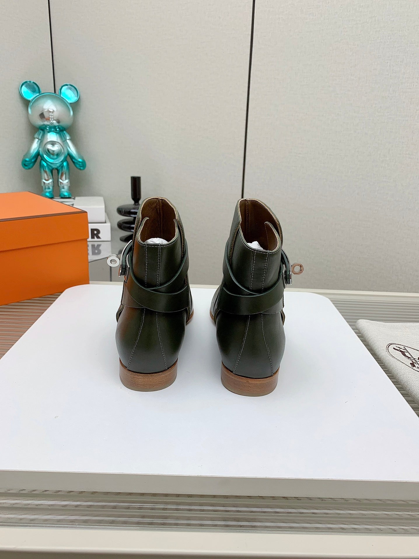 WOMEN'S NEO ANKLE BOOT IN ARMY GREEN CALFSKIN